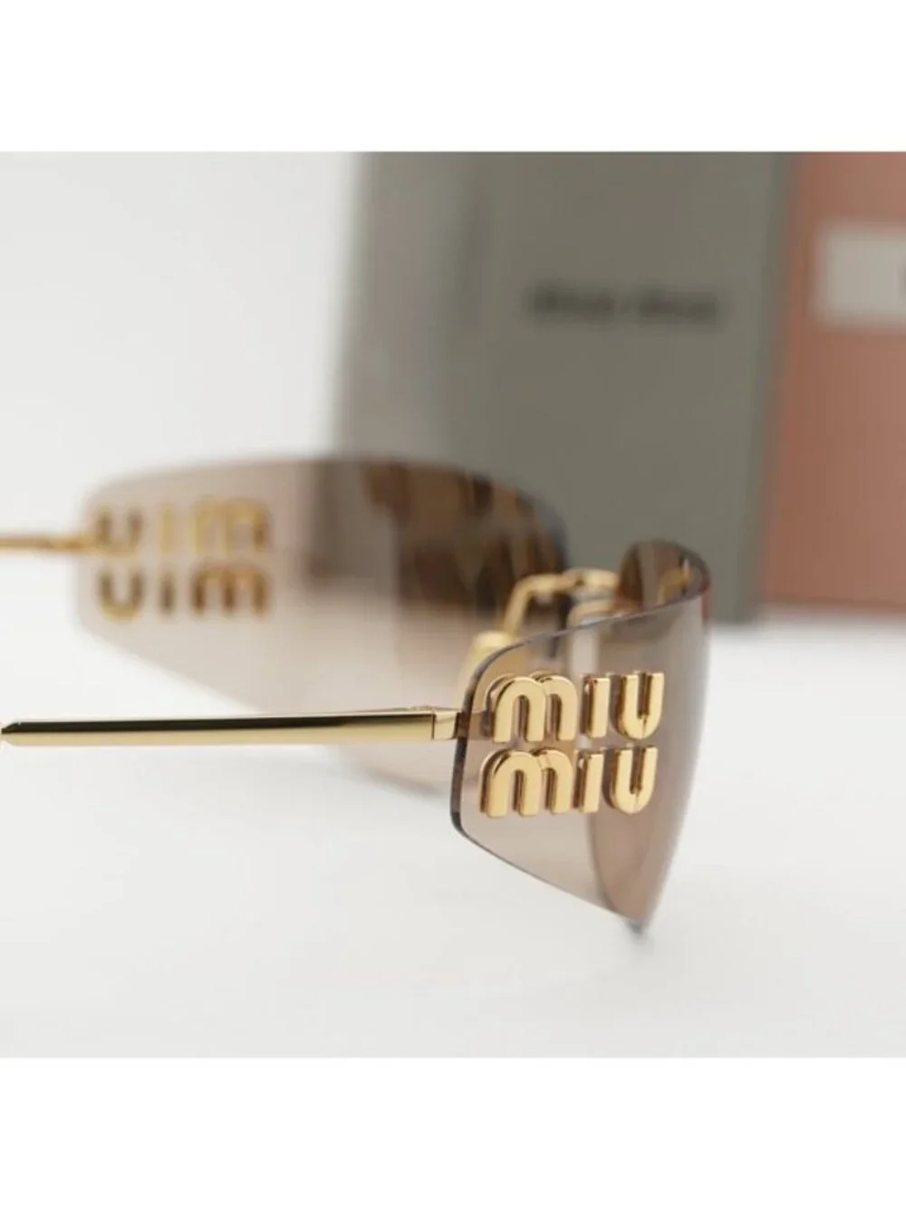 Miu Miu model mua51s